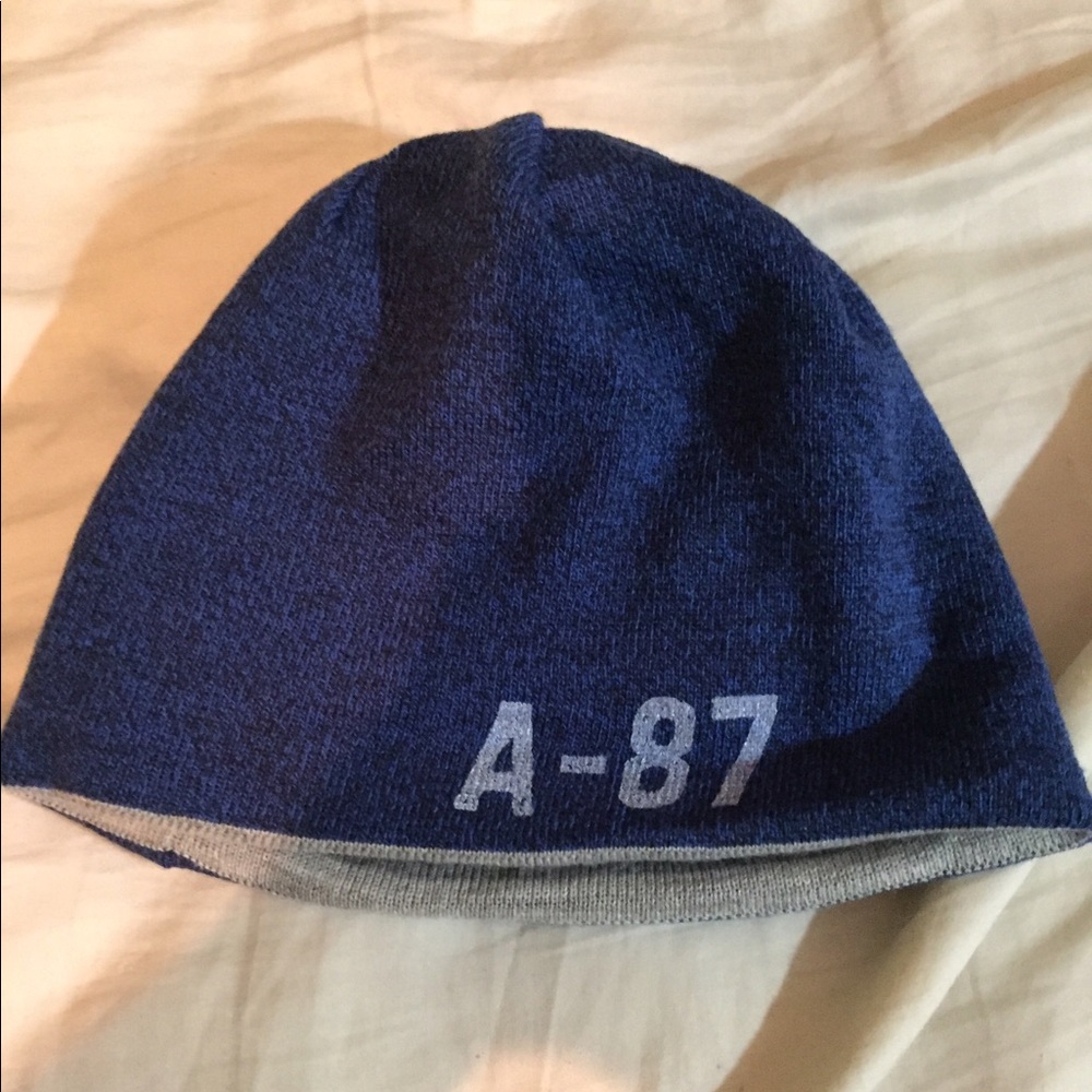 Reversible ski hat
