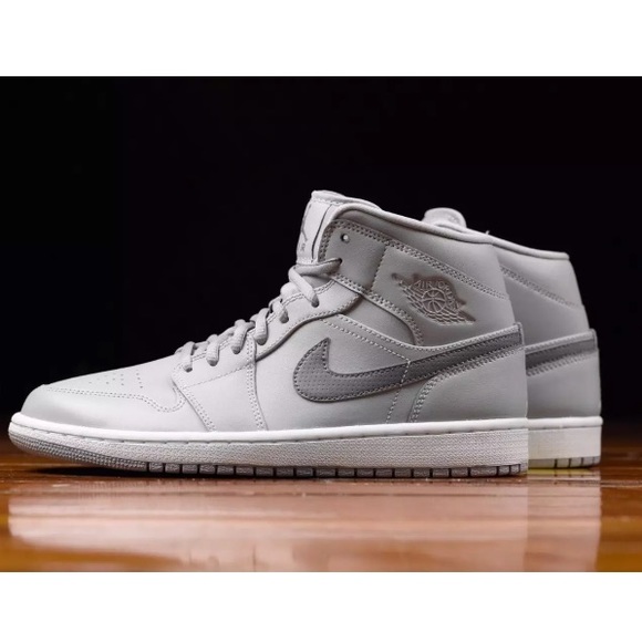 NWT Nike Air Jordan Mid Classic Wolf GreyCool Gray - Picture 4 of 6