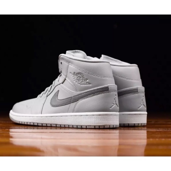 NWT Nike Air Jordan Mid Classic Wolf GreyCool Gray - Picture 5 of 6