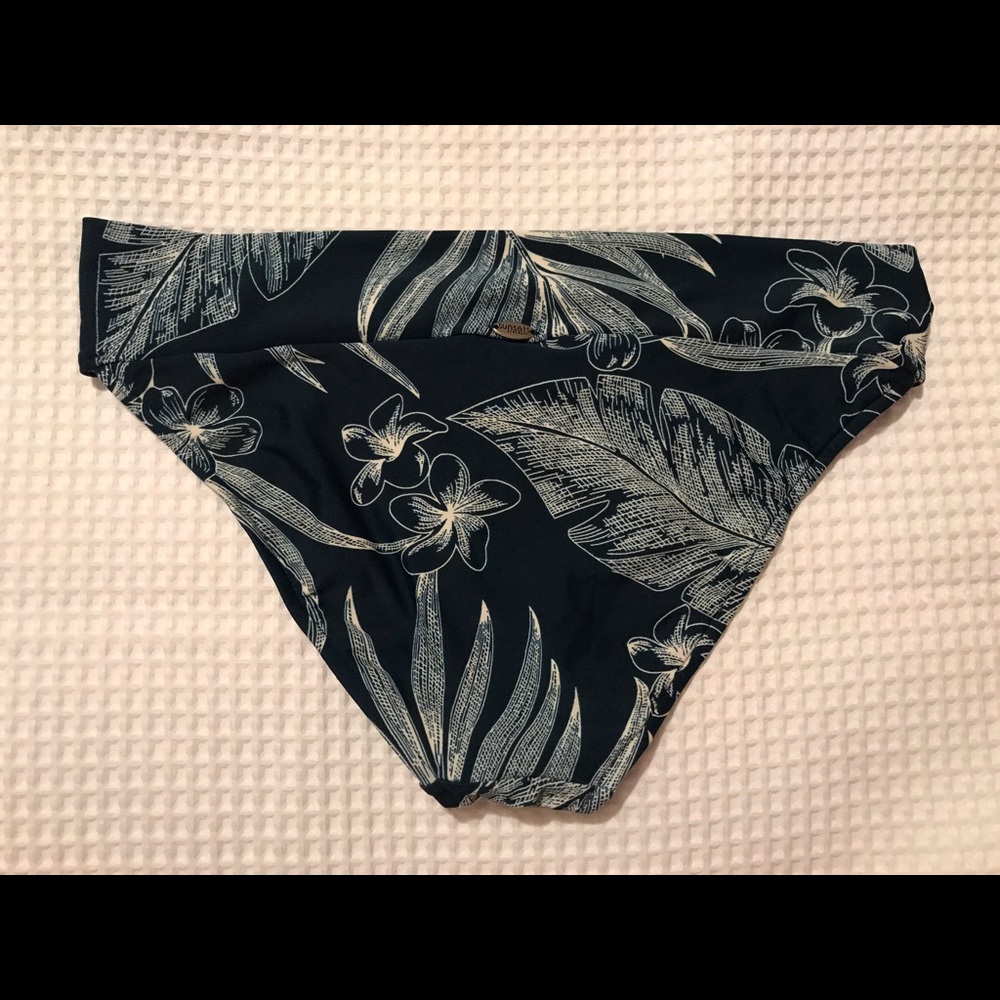 Bikini Bottom - Picture 2 of 2