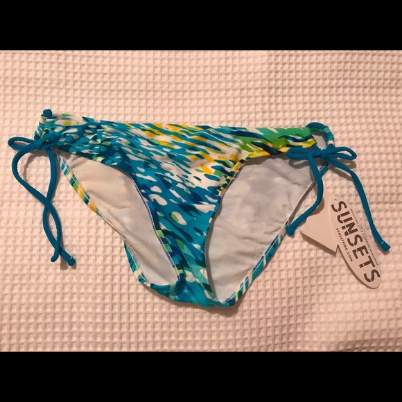 Bikini Bottom - Picture 1 of 2