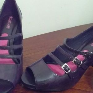Purple dress shoes