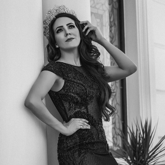 Meet your Posher, Vanessa - Picture 2 of 2