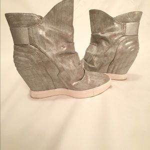 Jennifer Lopez Frannies silver wedge sneaker