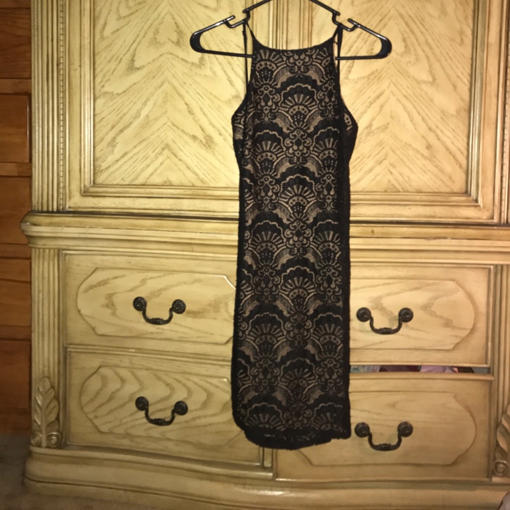 Lace backless dress