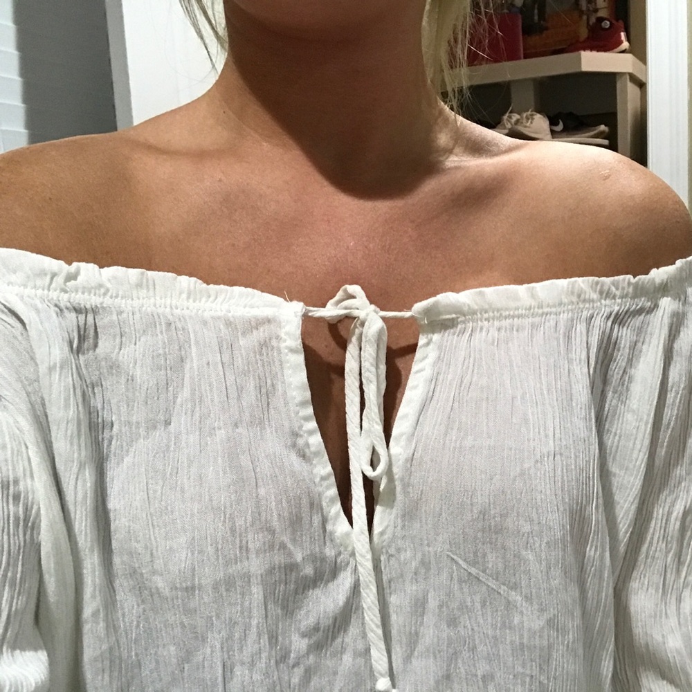 Off the shoulder white top!