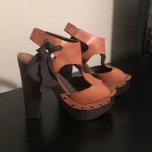 Hinge Platform Heels, Size 7.5