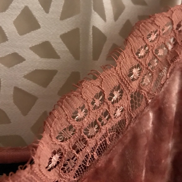 ✨🌙{NWT} Bobeau Pink Velvet Slip Dress - Picture 4 of 8