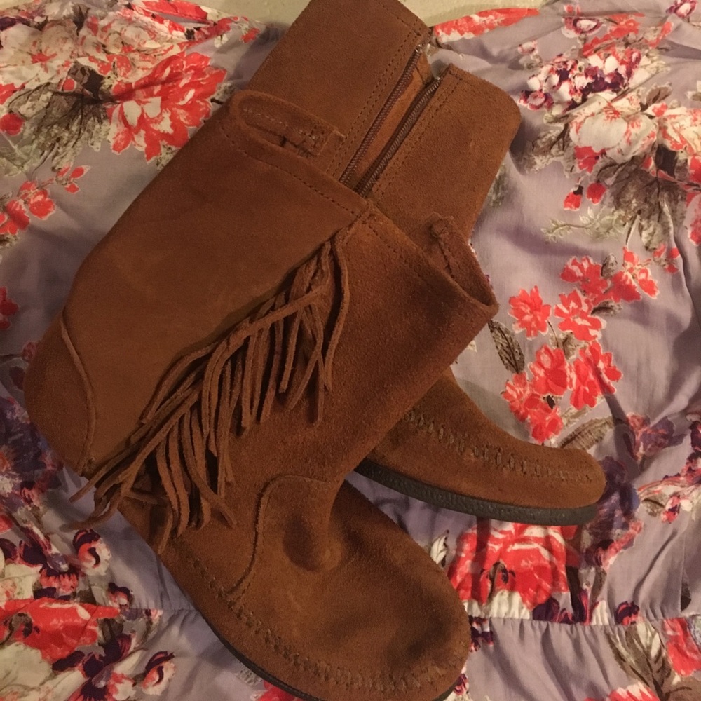 Minnetonka size 6.5 brown leather