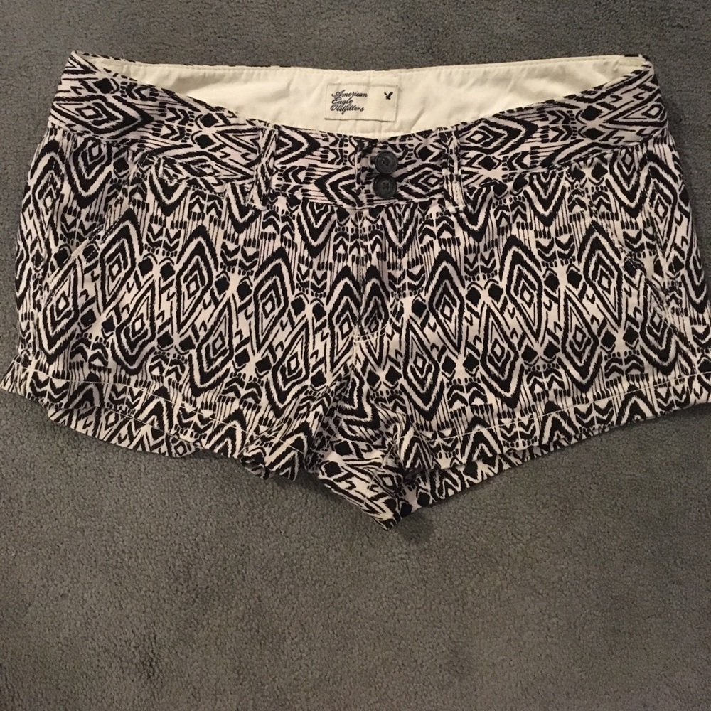 AE Black and White patterned shorts