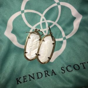 Kendra Scott Elle Gold Earrings in White Pearl