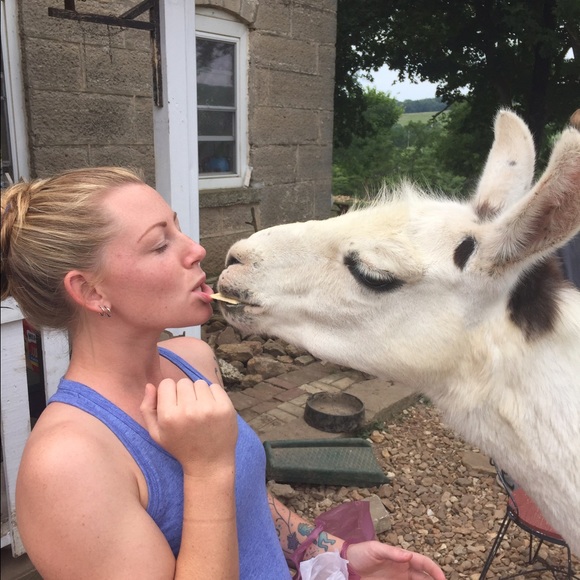 Meet your Posher, Jenelle - Picture 3 of 5