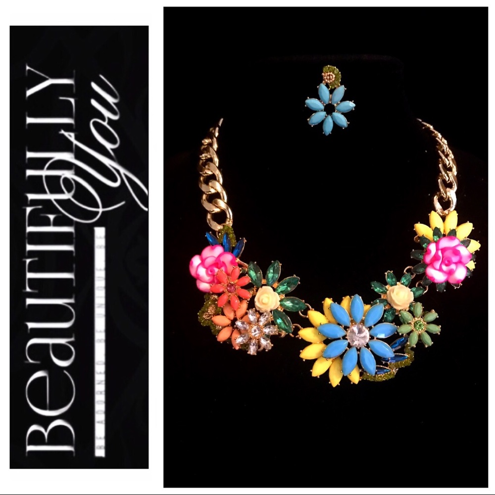 SOLD❣️Floral Statement Necklace Set