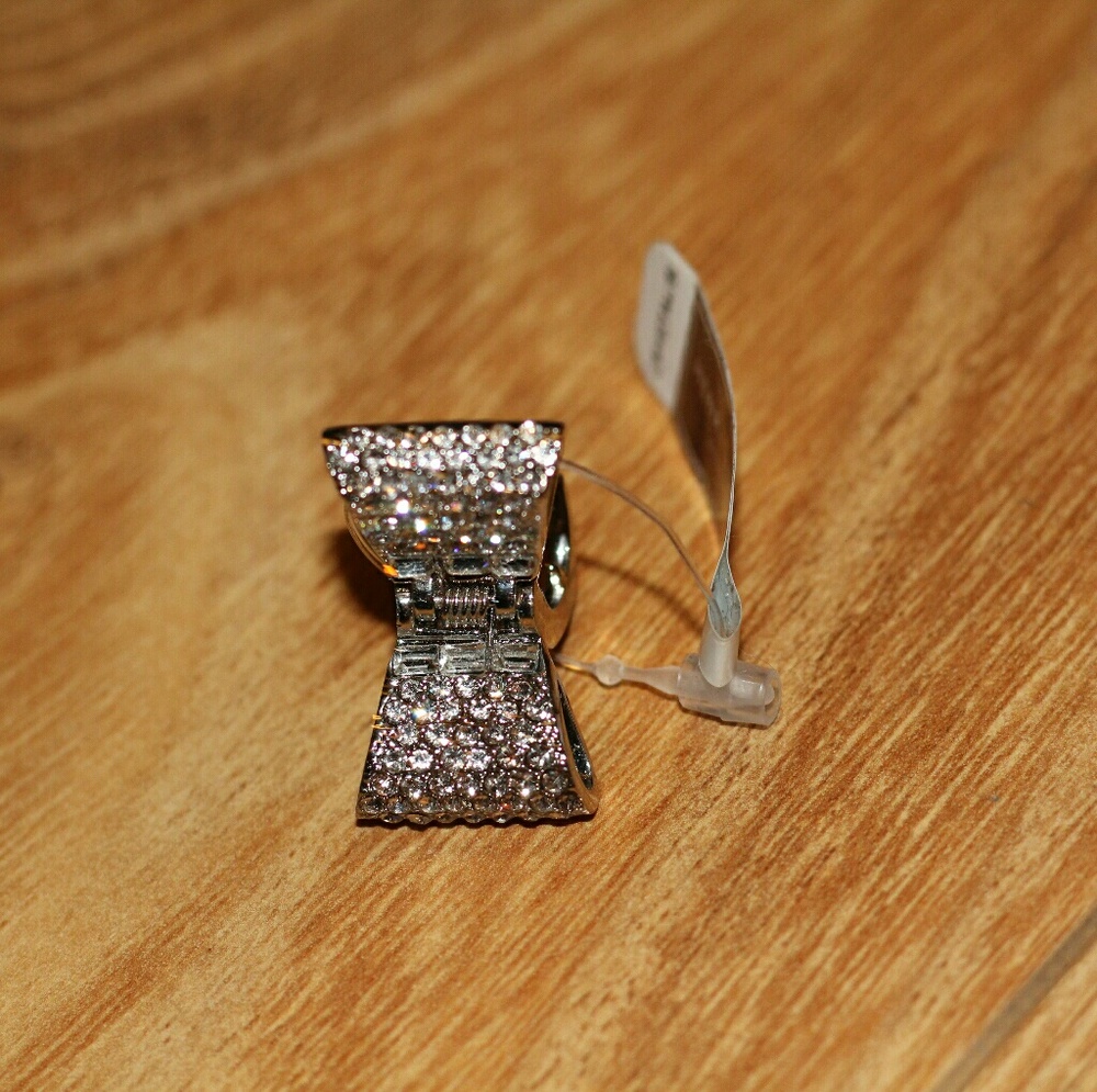 Henri Bendel Crystal hair clip