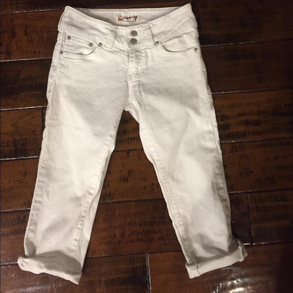 white capri jeans