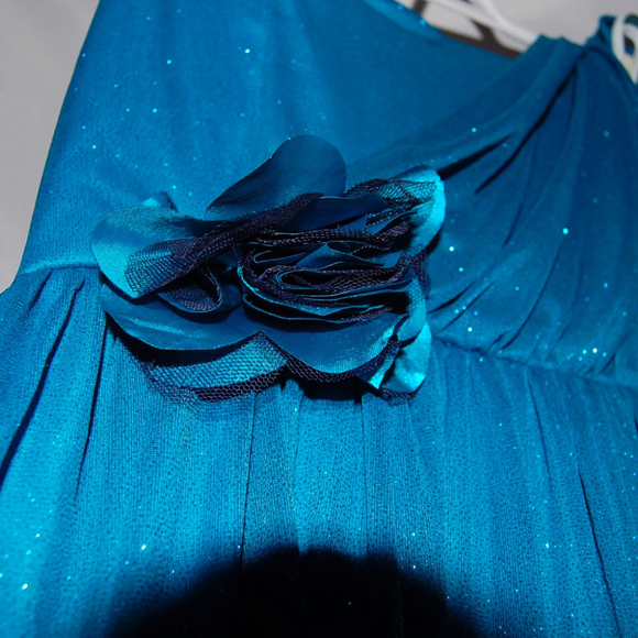 Beautiful one shoulder homecoming dress - Picture 3 of 4