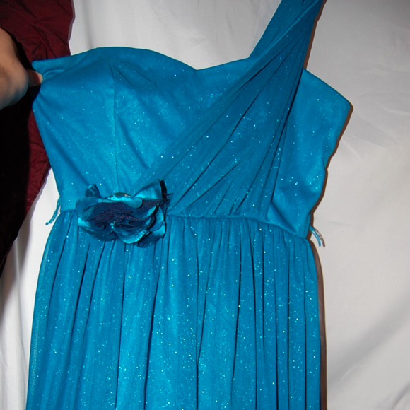 Beautiful one shoulder homecoming dress - Picture 1 of 4