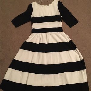 Gorgeous Dainty Jewells Dress! Size Medium