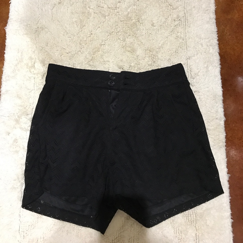 High waisted shorts with POCKETS!