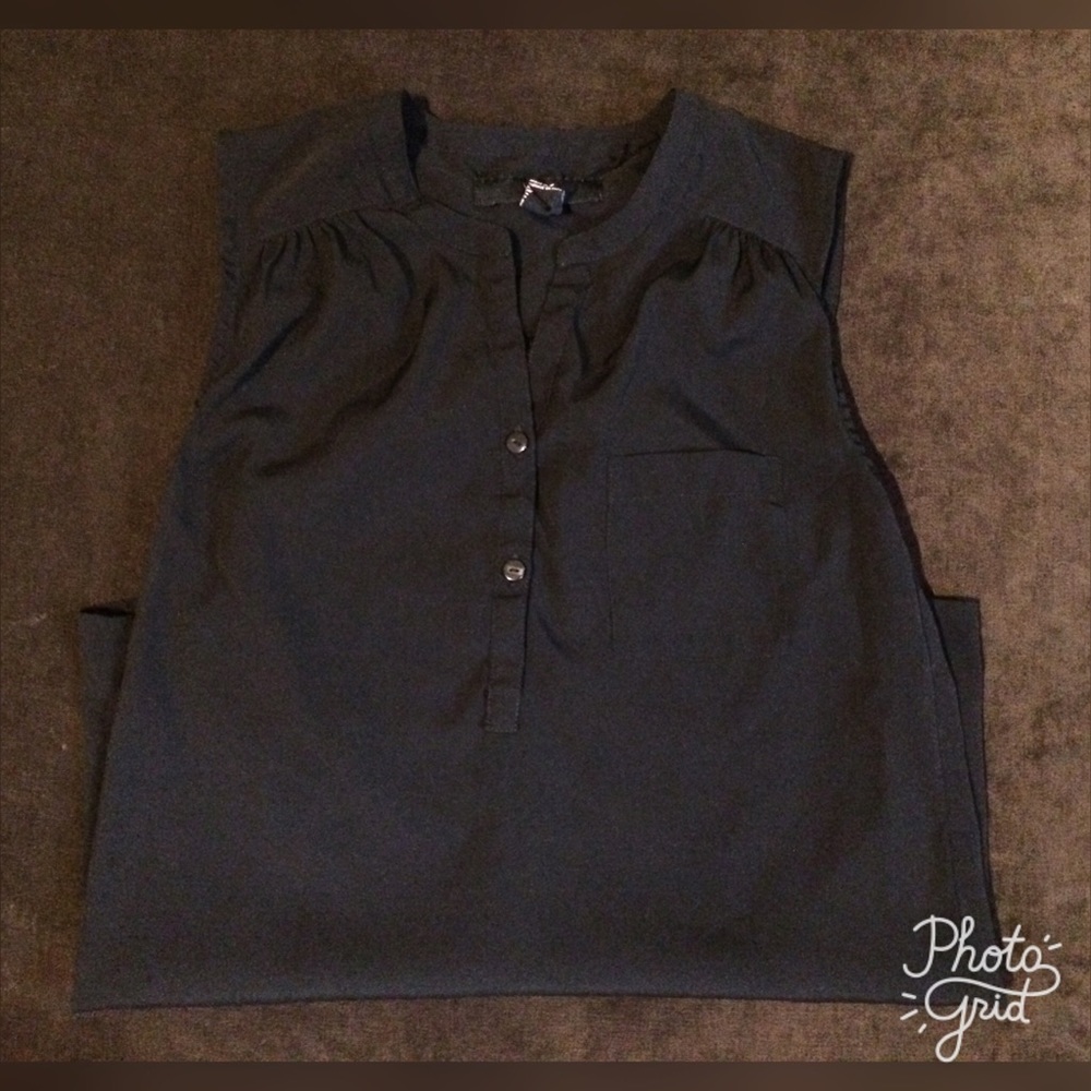 Forever 21 Sleeveless Button Up Blouse
