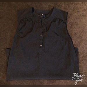 Forever 21 Sleeveless Button Up Blouse