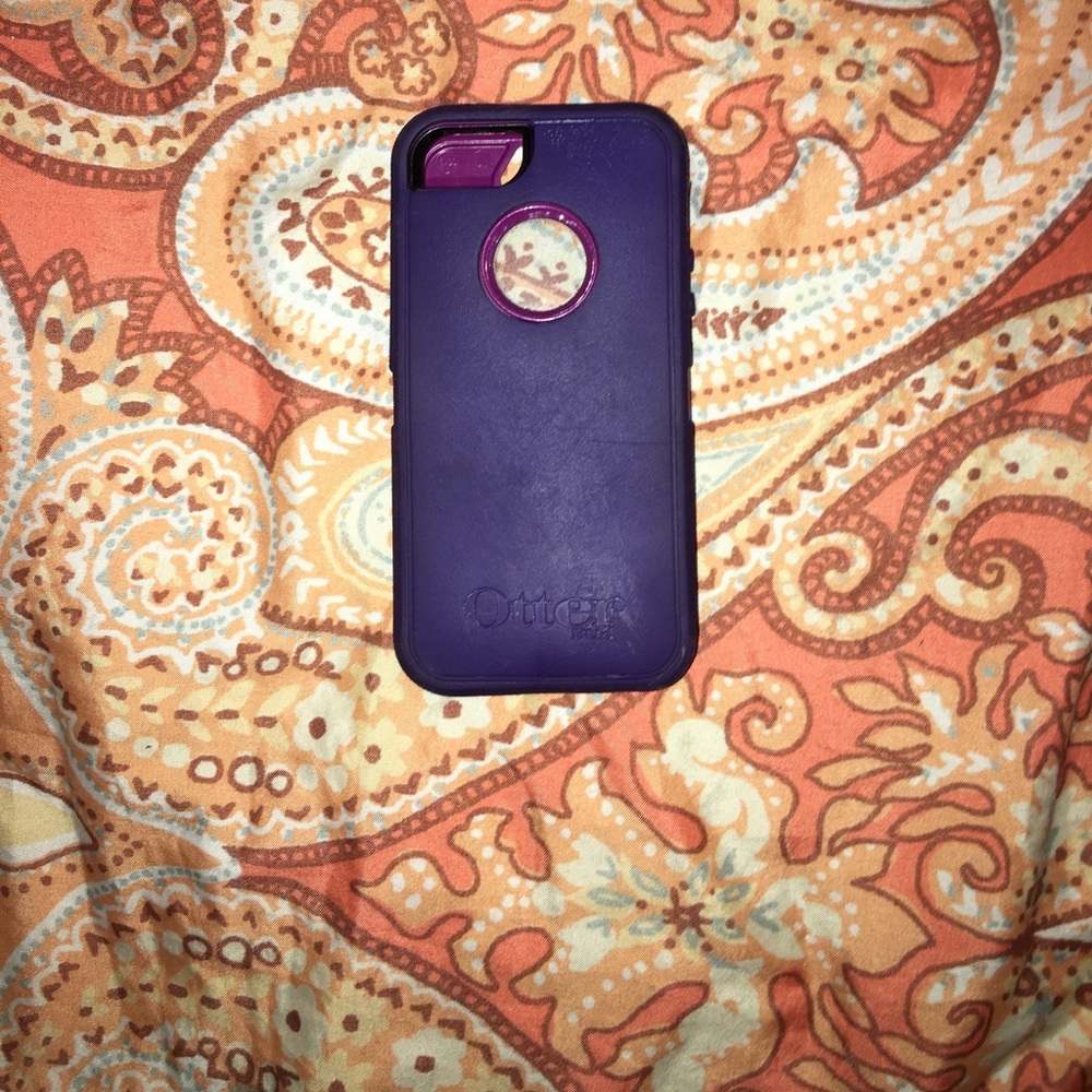Otterbox IPhone 5/5s/5se IPhone case.