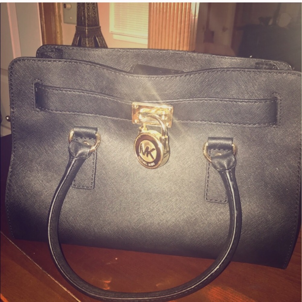 Michael kors black purse USED twice