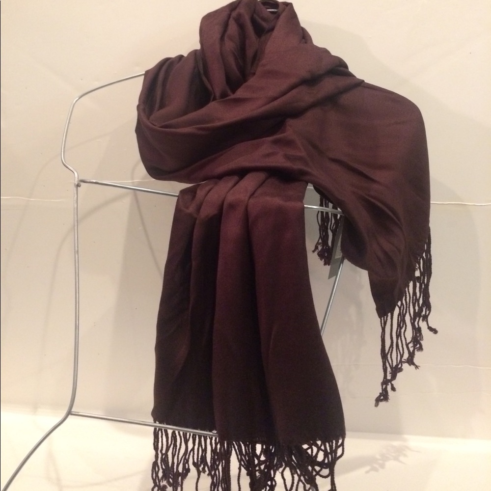 Dark brown fringe scarf.
