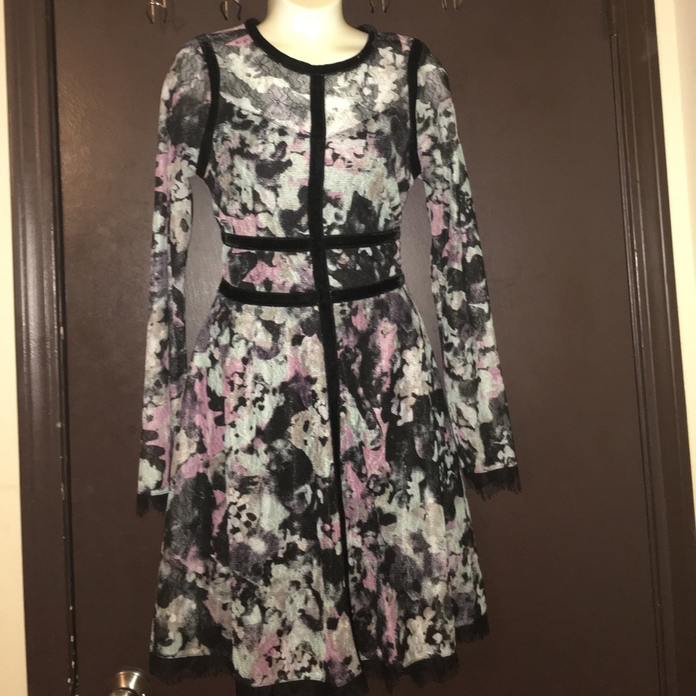 Boutique lace dress with flowers 💓XS