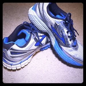 Brooks Adrenaline GTS 14 running shoes