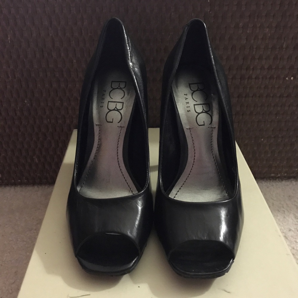 BCBG: Black Pumps