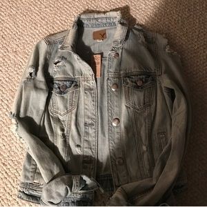 Light wash distressed ae Jean jacket