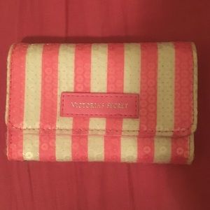 ⭐️ final price ⭐️ VS phone case/wallet