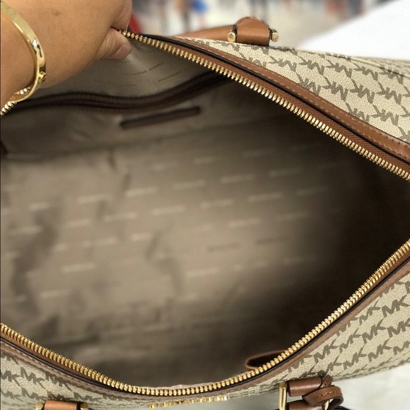 MICHAEL KORS NATALIE & MERCER WEEKENDER - Picture 5 of 6