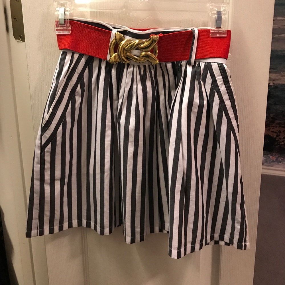 Striped skirt with removable red belt
