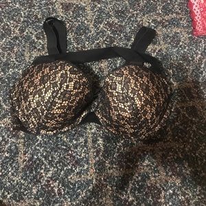 Black lace and nude Victoria's Secret bra ❤️