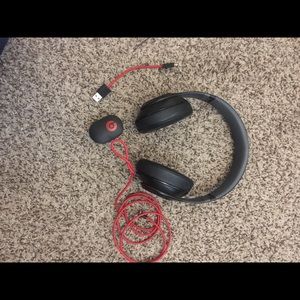 Beats noise cancelling headphones