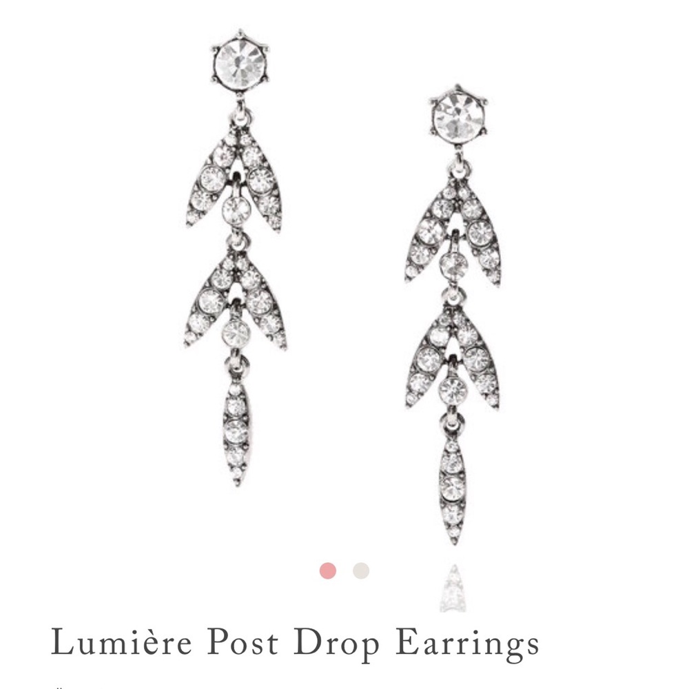 Lumière post drop earrings