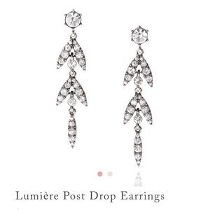 Lumière post drop earrings