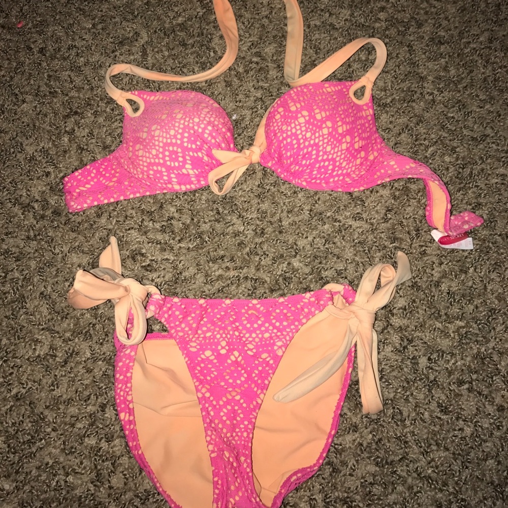 Victoria's Secret bombshell bathing suit