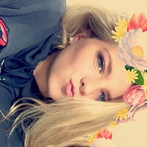 Meet your Posher, Alexis