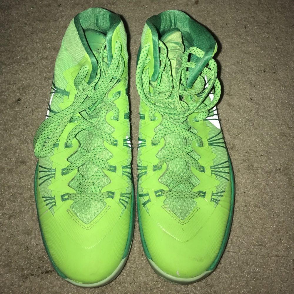 Basketball shoes