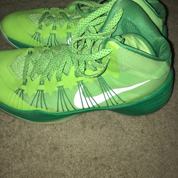 Basketball shoes - Picture 3 of 4