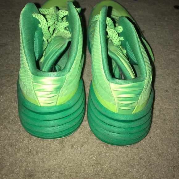 Basketball shoes - Picture 4 of 4