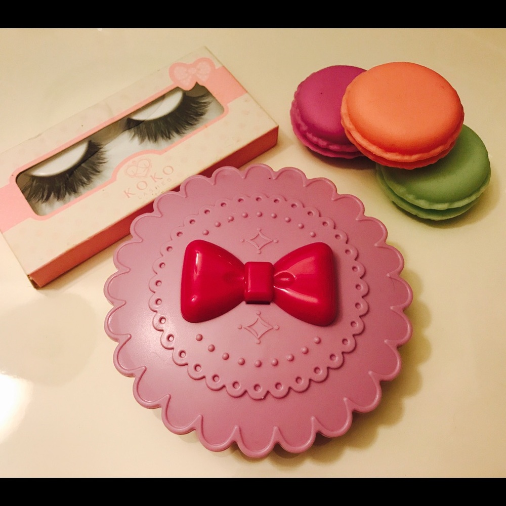 False Lashes Ribbon Case Purple