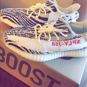 YEEZY BOOST 350 V2
