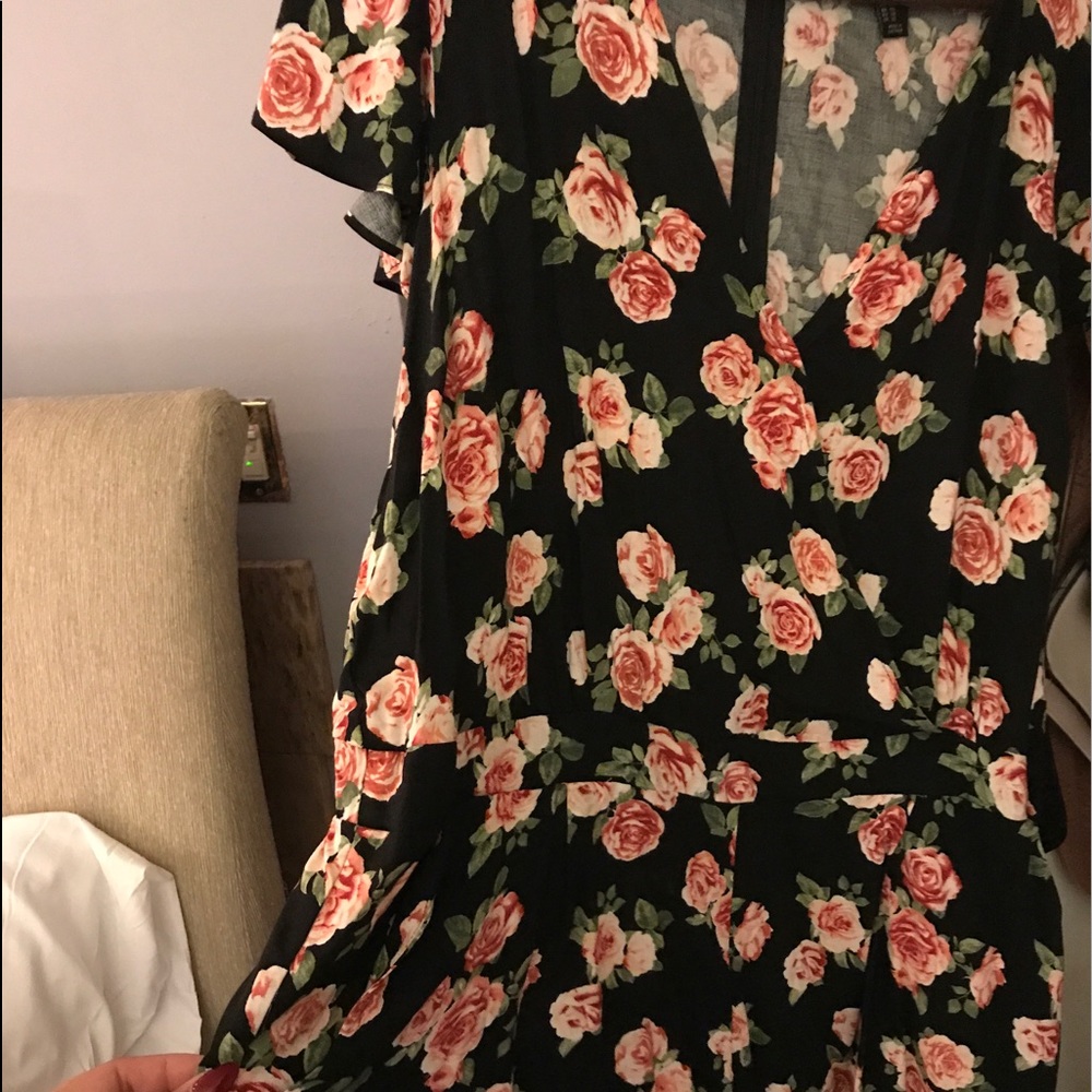 Romper perfect for the summer only worn once