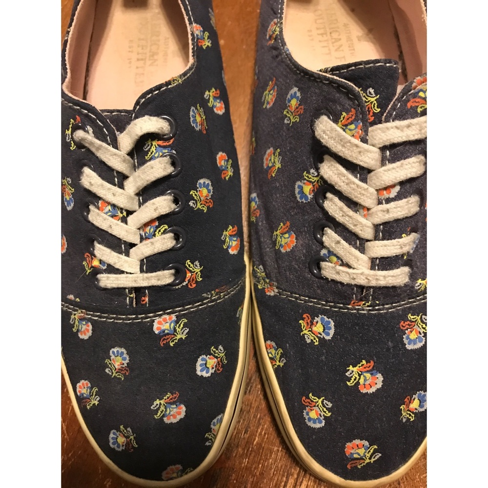 💥DONATING SOON💥Navy floral sneakers, Keds style
