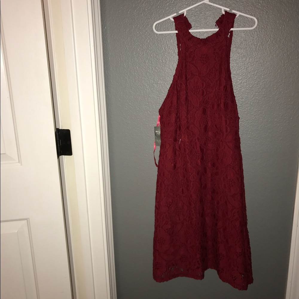 a super cute red dress!