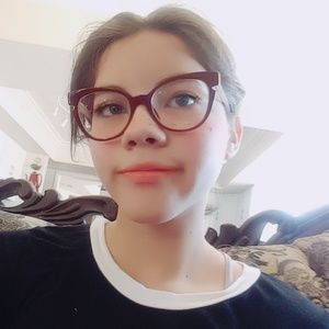 Meet your Posher, Daniela